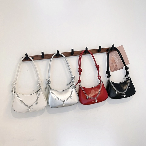 Bolso De Hombro Hobo De Media Luna Para Mujer De Cuero PU Con Cadena De Metal Colgantes De Perlas Artificiales Correa Anudada