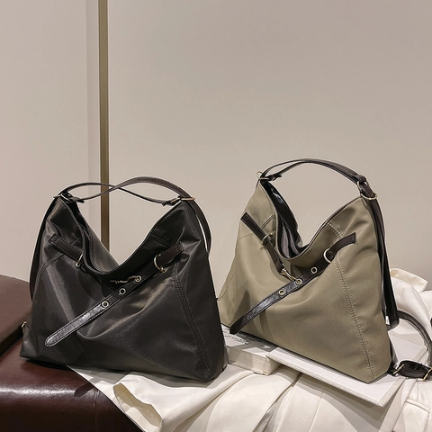 Grand Sac Fourre-Tout En Nylon Pour Femme Design Rétro Minimaliste Sac À Épaule Avec Bandoulière En PU Réglable Quotidien