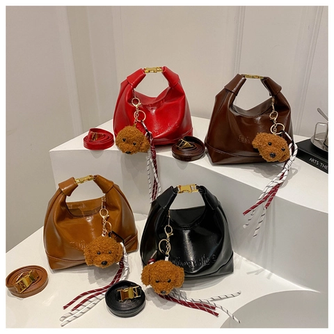 Damen Glänzend PU Leder Hobo Tasche Minimalistisch Großes Fassungsvermögen Unterarm Schultertasche Mit Plüsch Hund Anhänger
