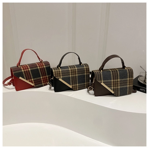 Women Retro Plaid Crossbody Bag British Style Woolen Fabric PU Leather Handbag With Gold Metal Bar Elegant Chic Square