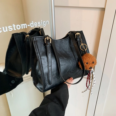 Retro Women Tote Bag Large Capacity PU Leather Commute Shoulder Bag Fashion Solid Color Handbag With Plush Puppy Pendant