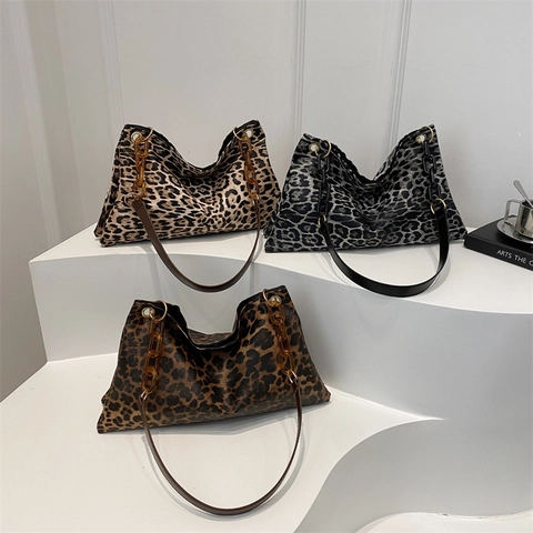 Borsa A Spalla Con Stampa Leopardata Di Moda Grande Capacità Borsa Sottobraccio In Pelle PU Con Decorazione In Catena Acrilica Per Donna