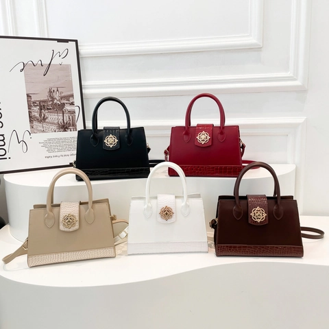 Fashionable Women Handbag PU Leather Crocodile Embossed Shoulder Bag Golden Flower Lock Chic Crossbody Bag Retro Commute