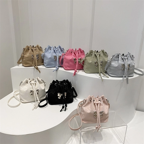 Sac Seau Cuir PU Cordon Noeud Papillon Métallique Bandoulière Sac À Main Pour Femmes Style Doux INS Mode