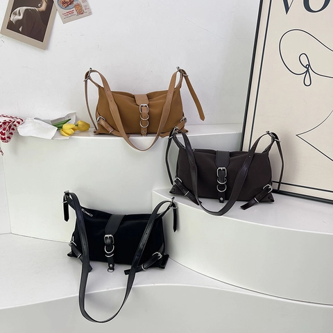 Damen PU Leder Schultertasche Unterarmtasche Umhängetasche Mehrere Silberne Schnallen Retro Industriestil Quadratische Handtasche