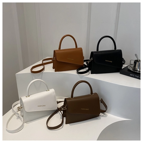 Damen PU Leder Umhängetasche Moderne Asymmetrische Klappe Handtasche Elegante Einfache Pendler Geldbörse Mit Goldener Aufschrift