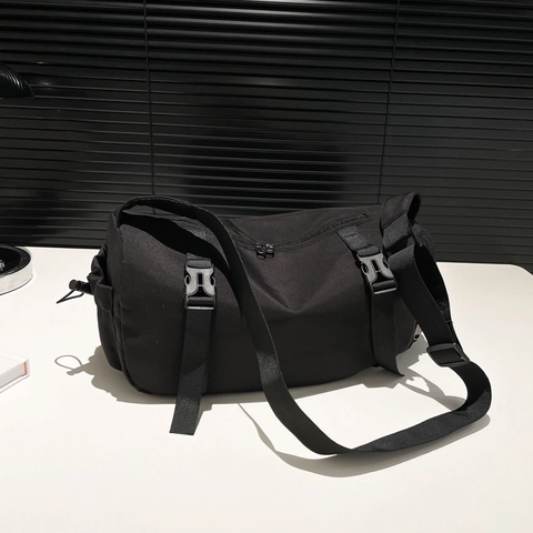 Sac Messager En Nylon Grande Capacité Étanche Bandoulière Avec Sangle Réglable Style Baril Utilitaire