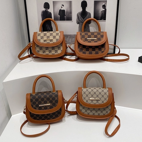 Sacoche Selle Vintage Femmes Similicuir Surpiqûres Contrastées Monogramme Damier Demi Ronde Sac Bandoulière Avec Détails Dorés