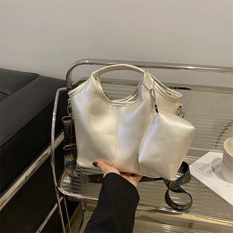 Borsa A Spalla Tote Donna Pelle PU Lucida Grande Capacità Con Tracolla Larga Etnica E Piccola Pochette Streetwear