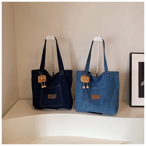 Borsa Tote in Denim Stile Coreano da Donna Grande Capacità Borsa a Spalla Casual Con Pendaglio in Peluche Borsa a Mano in Denim