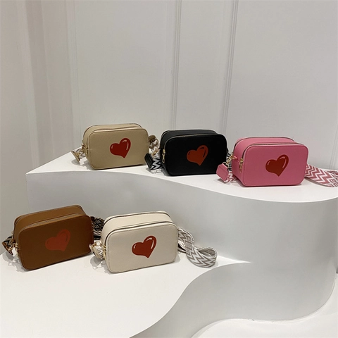Women Crossbody Camera Bag Lychee Texture PU Leather Heart Print Wide Geometric Shoulder Strap Trendy Small Square Purse