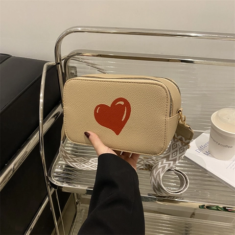 Women Crossbody Camera Bag Lychee Texture PU Leather Heart Print Wide Geometric Shoulder Strap Trendy Small Square Purse