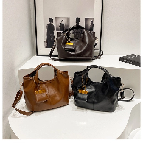 Retro PU Leather Tote Handbag Large Capacity Commuter Shoulder Bag With Mini Bag Pendant For Women