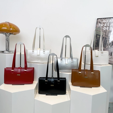 Retro Minimalist PU Leather Women Underarm Shoulder Bag Fashionable Trendy Square Bag For Daily Commuting