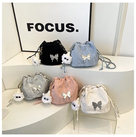 Bolso Bombonera de Cuero PU Plisado para Mujer Con Decoración de Mariposa Correa de Cadena Cordón Bolso de Hombro Con Colgante