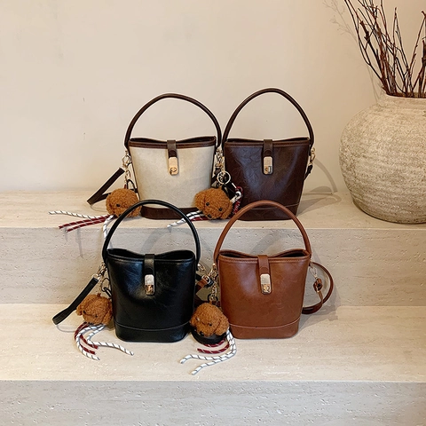 Retro Eimer Handtasche Aus PU Leder Mit Textur Für Damen Vintage Stil Goldverschluss Schultertasche Umhängetasche Mit Anhänger