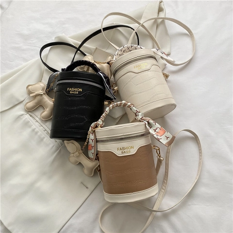 Borsa A Secchiello Cilindrica In Pelle PU Con Motivo Coccodrillo Da Donna Con Manico In Sciarpa Di Raso E Ciondolo Animale
