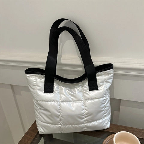 Sac Fourre-tout Rembourré Matelassé Grande Capacité Sac À Main En Nylon Métallique Pour Femmes Style Brillant