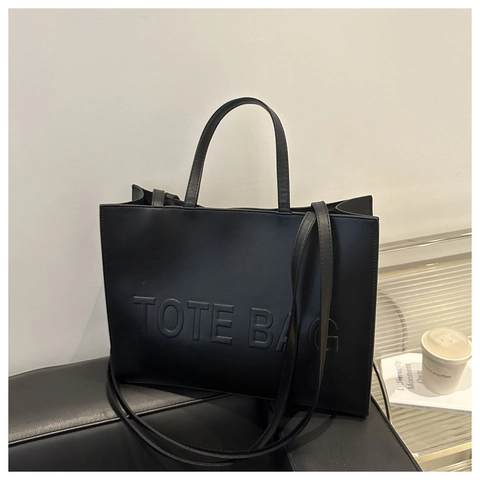 Sac Fourre-Tout Urbain Minimaliste en Cuir Synthétique Avec Lettres Gaufrées Grande Capacité Sac à Bandoulière Pour Femme Main