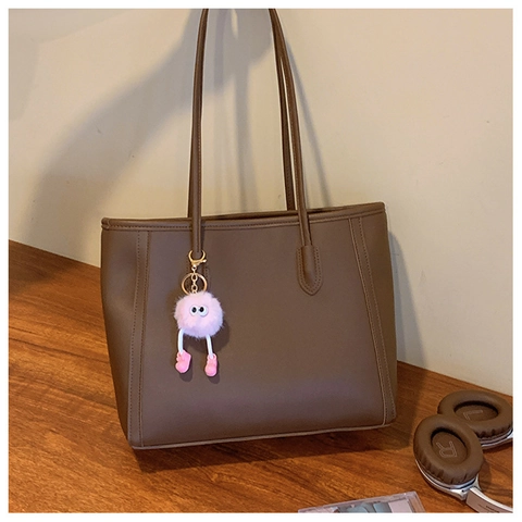 Borsa Tote Da Donna Pelle PU Grande Capacità Colore A Contrasto Borsa A Spalla Stile Coreano Minimalista Con Ciondolo Peluche