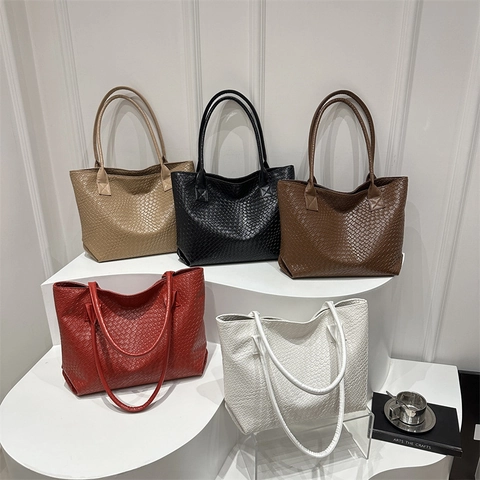 Gewebte Tragetasche PU-Leder Große Kapazität Minimalistische Handtasche Für Damen Pendeln Trendige Umhängetasche