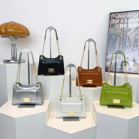 Chic PU Leather Crossbody Bag For Women Trendy Metal Chain Shoulder Baguette Bag With Square Lock Flip Cover