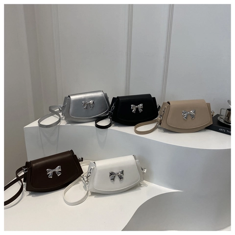 Trendy Dames PU Lederen Crossbodytas Met Zilveren Strik Decoratie Niche Design Elegante Schoudertas Voor Dagelijks Gebruik