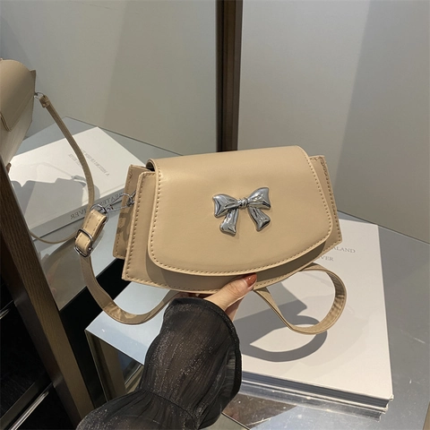 Mini Sac Bandoulière Cuir PU Décoration Nœud Argenté Design De Niche Petit Sac À Épaule Pour Femmes Chic Élégant