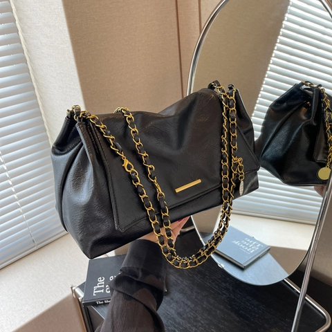 Retro PU Leather Underarm Shoulder Bag For Women Large Capacity Gold Chain Flap Closure Minimalist Solid Color Trendy