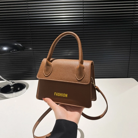 Damen Umhängetasche Mit Buchstabenaufdruck PU Leder Litschimuster Eckige Handtasche Mit Griff Und Verstellbarem Riemen
