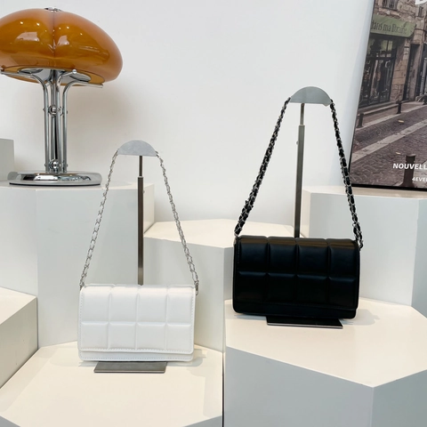 Borsa A Spalla Trapuntata Pelle PU Imbottita A Quadri Quadrata Catena Metallica Minimalista Tracolla Donna