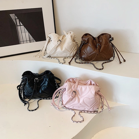 Sac À Épaule En Cuir PU Matelassé Coeur Pour Femme Avec Bandoulière Chaîne En Métal Fermeture À Cordon Chic Élégant