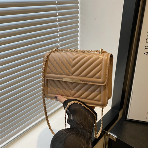 Women V-Quilted Crossbody Bag PU Leather Chevron Pattern Shoulder Bag With Golden Chain Strap Small Square Messenger Bag