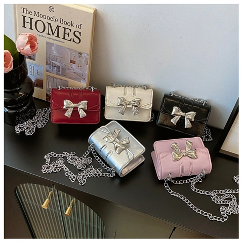 Mini Sac Bandoulière Femme Cuir PU Noeud Papillon Métallique Bandoulière Chaîne Rabat Carré Mode Tendance Petit Sac