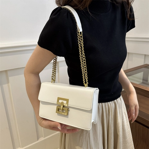 Borsa A Tracolla Da Donna In Pelle PU Piccola Borsa Quadrata Con Patta Fibbia Geometrica Dorata E Catena Trendy Versatile