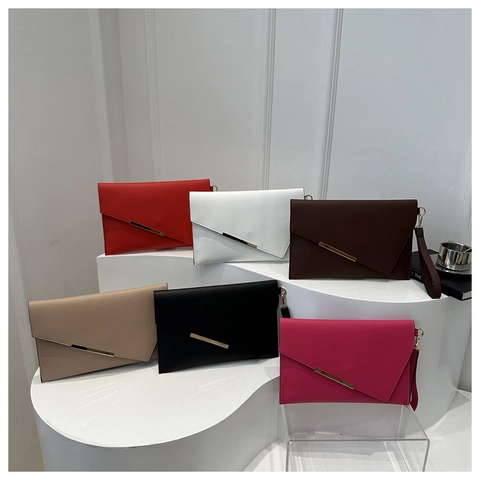 Elegante Dames PU Leer Envelop Clutch Tas Minimalistische Metalen Strip Asymmetrische Flap Polstasje Casual Party Handtas