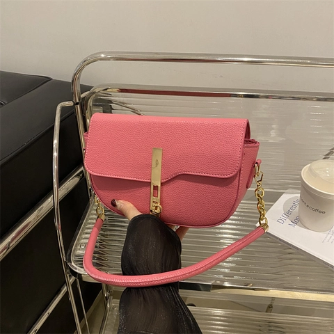Women PU Leather Saddle Bag Litchi Pattern Minimalist Crossbody Shoulder Bag With Metal Lock Chain Strap French Style