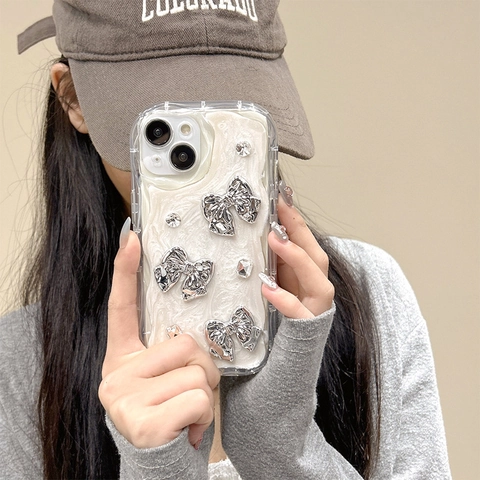 Funda iPhone Con Lazo Corazón Plateado 3D Estrás Textura Perla Artificial Carcasa TPU Antichoque Para Mujeres Estilo Ins Trendy