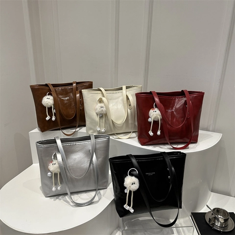 Damen PU Leder Shopper Tasche Große Kapazität Reißverschluss Schultertasche Für Pendler Büro Mit Plüschanhänger