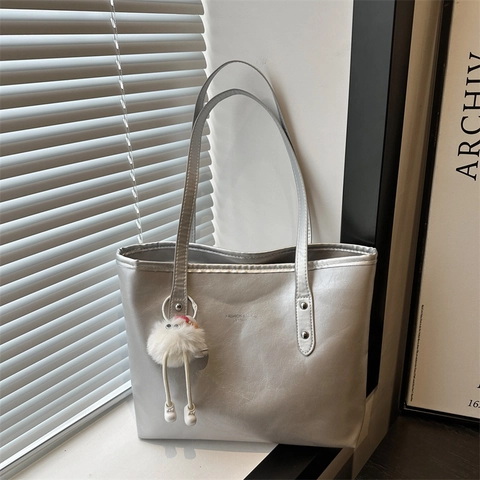 Damen PU Leder Shopper Tasche Große Kapazität Reißverschluss Schultertasche Für Pendler Büro Mit Plüschanhänger