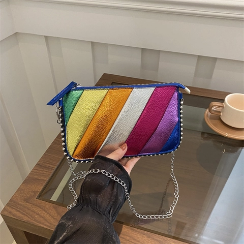 Regenbogen Gestreifte Metallic PU Leder Umhängetasche Kettenschultergurt Nietendekor Mode Schultertasche Für Damen