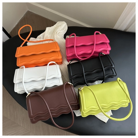 Bolso De Hombro Para Mujer Con Bordes Festoneados Retro De Cuero PU Con Solapa Minimalista Elegante Color Sólido De Mano