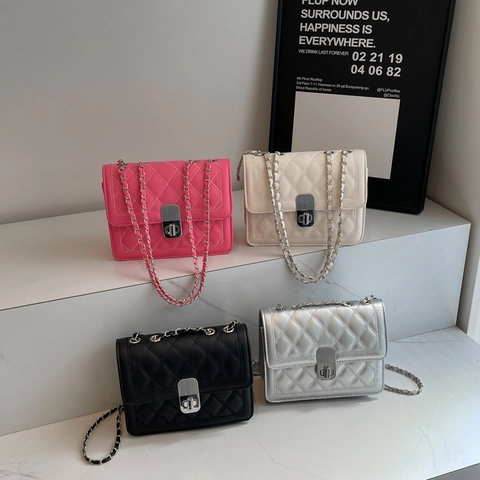Borsa A Spalla Trapuntata In Pelle PU Con Catena In Metallo Argentato E Chiusura A Girello Piccola Borsa A Tracolla