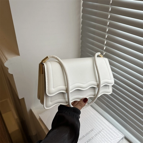 Scalloped Edge Shoulder Bag Women PU Leather Scalloped Flap Underarm Baguette Bag Minimalist Trendy Handbag Gold Hardware