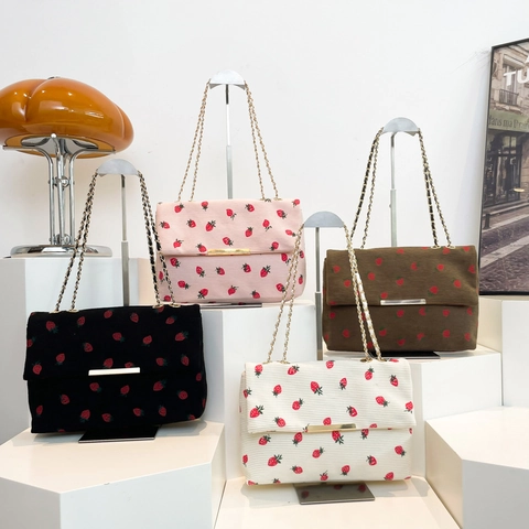 Women Strawberry Print Corduroy Chain Shoulder Bag Retro Cute Flap Crossbody Bag Casual Fashion Versatile Handbag