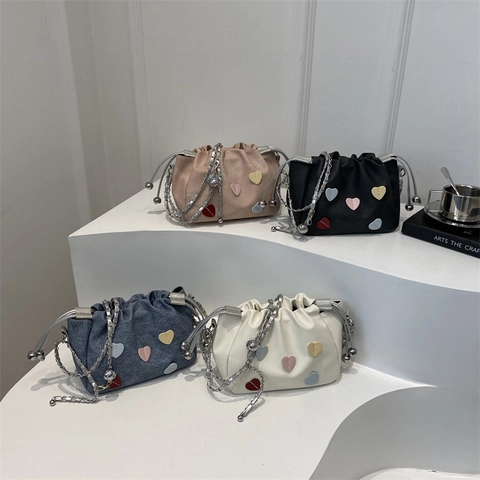 Damen Schultertasche Kunstleder Bunte Herzpatches Kordelzug Eimer Stil Kette Trendig Lässig Umhängetasche