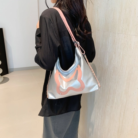 Damen Schultertasche Achseltasche PU Leder Schmetterlingsmuster Nietendekor Kettengurt Y2K Stil Große Kapazität Hobo