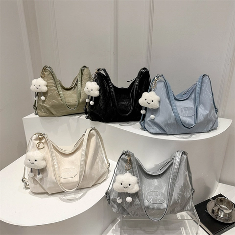 Borsa A Spalla Da Donna Texture Pieghettata Grande Capacità Borsa A Tracolla Con Ciondolo A Nuvola Di Peluche Borsa Hobo Alla Moda