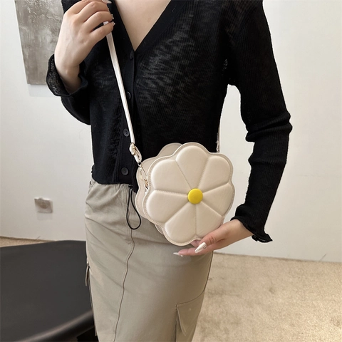 Flower Shaped Crossbody Bag PU Leather Quilted Novelty Shoulder Purse For Women Korean Style Adjustable Strap