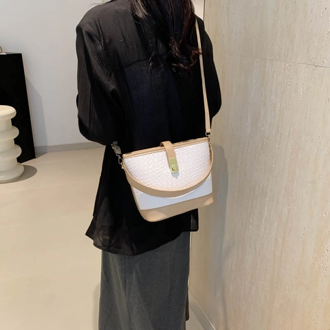 Women's Vintage PU Leather Bucket Crossbody Bag Contrast Color Splicing Woven Crocodile Texture Metallic Lock Fashion Handbag